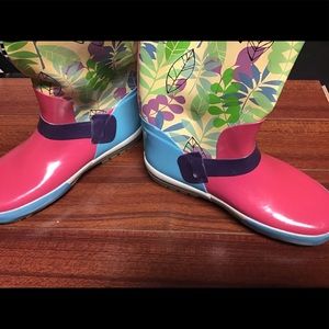 Avon girls floral rain boots size 3
